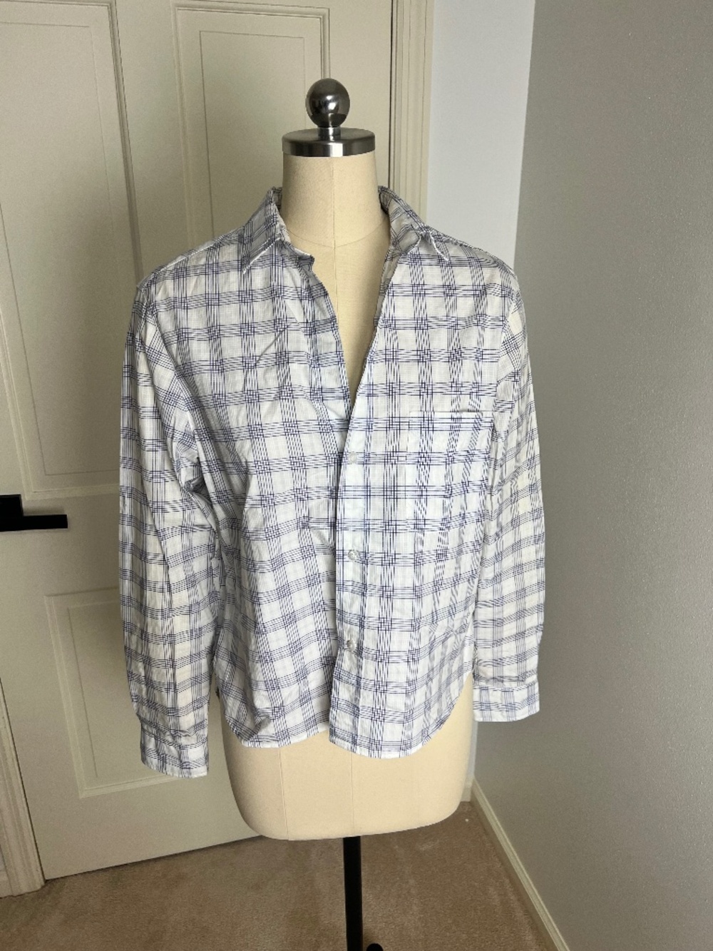 Frank & Eileen Silvio White Navy Plaid Shirt Size S Like New